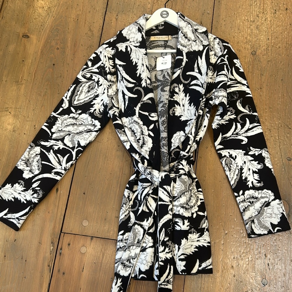Beauty black and white floral cardi